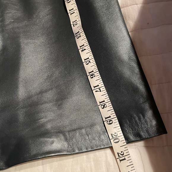 Gorgeous buttery soft leather skirt. Great for holidays! - Picture 5 of 10